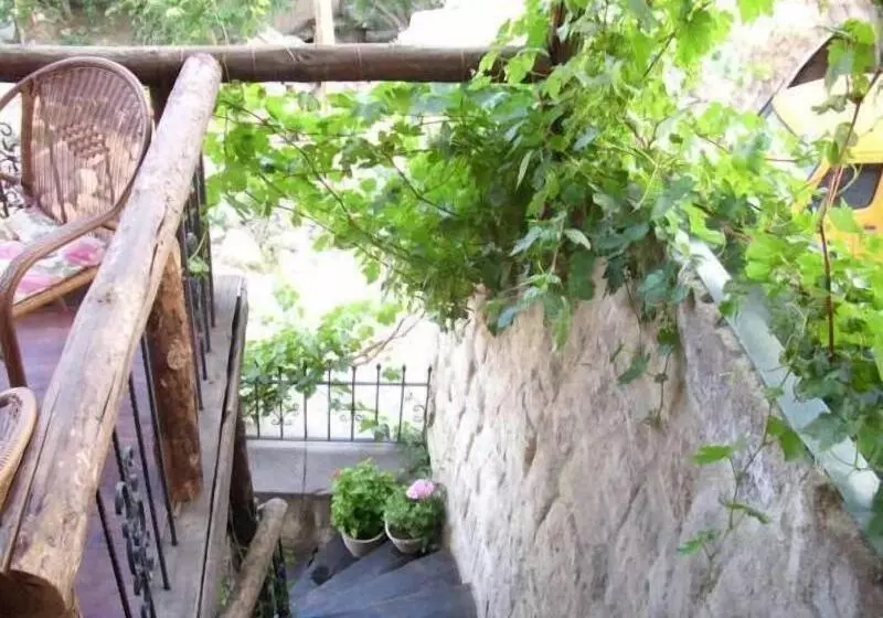 هتل Naturels Cave House