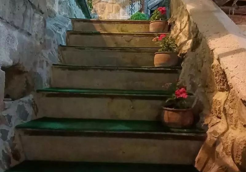 هتل Naturels Cave House