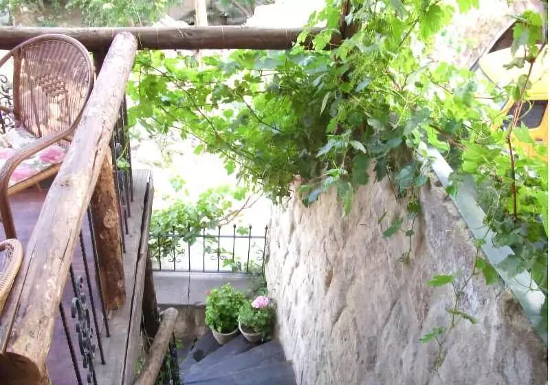 هتل Naturels Cave House