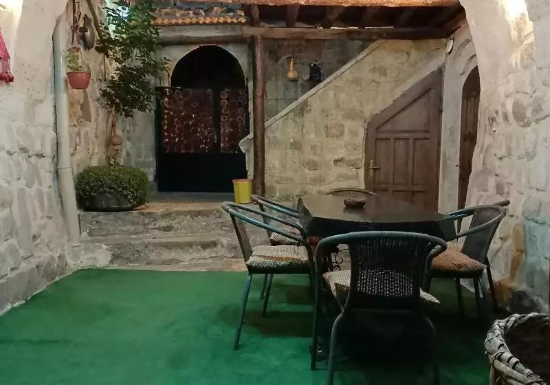 هتل Naturels Cave House