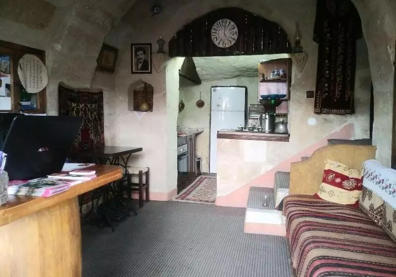 هتل Naturels Cave House