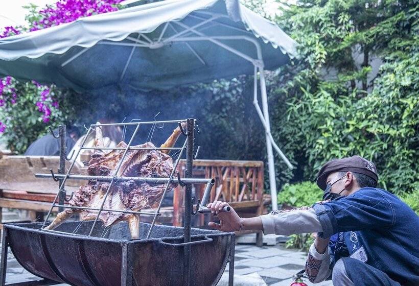Lijiang Family And Hostel Inn