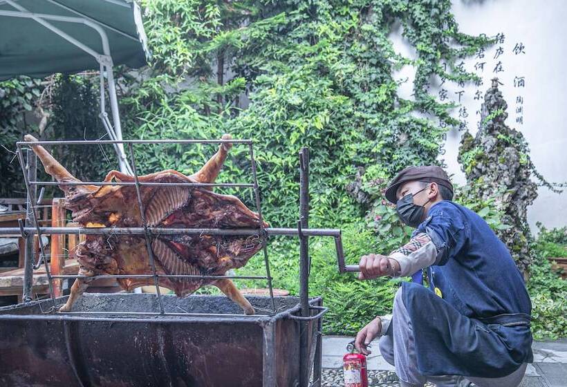 Lijiang Family And Hostel Inn