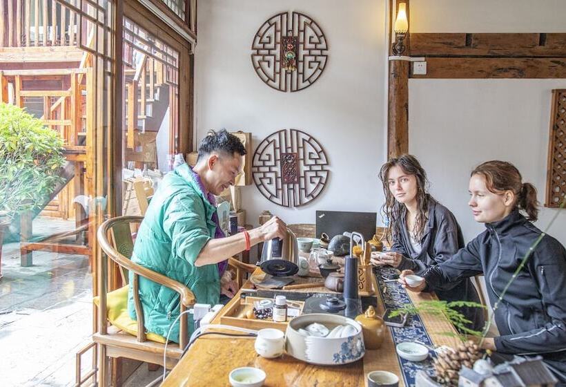 Lijiang Family And Hostel Inn