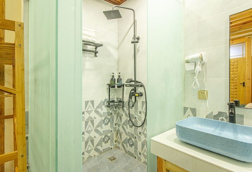 Lijiang Family And Hostel Inn