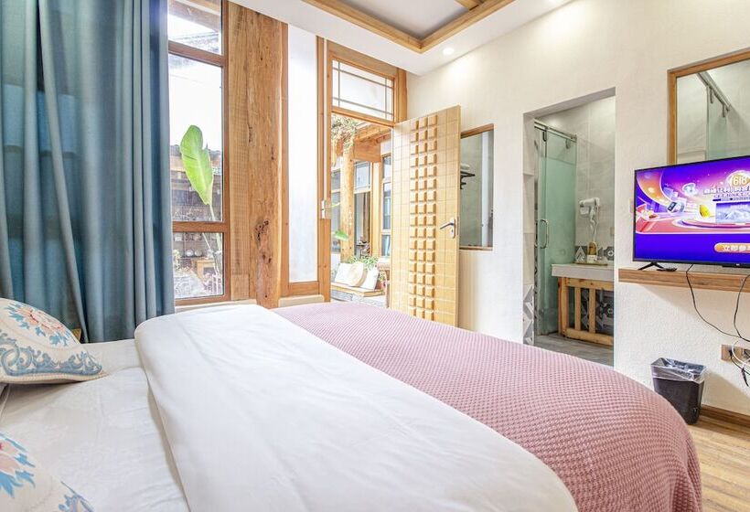 Lijiang Family And Hostel Inn