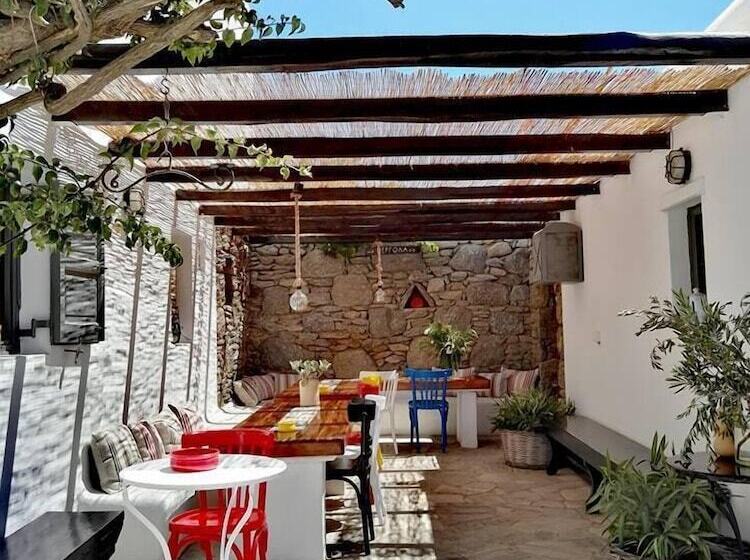 פנסיון Bellou Suites