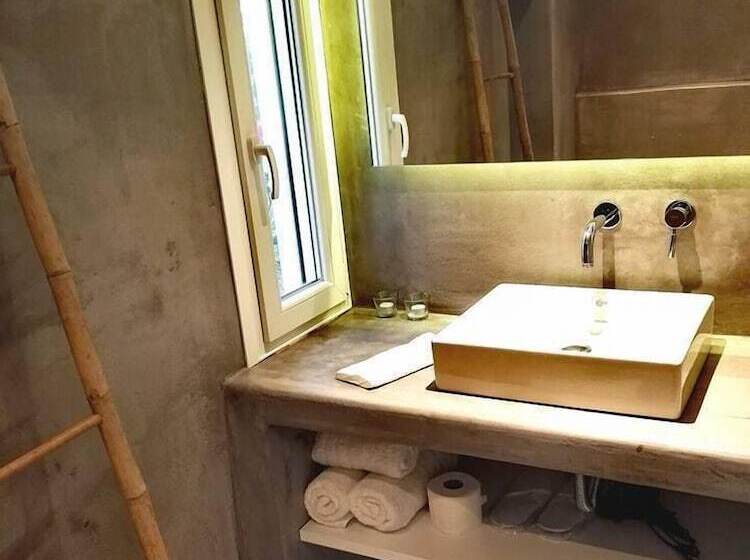 פנסיון Bellou Suites