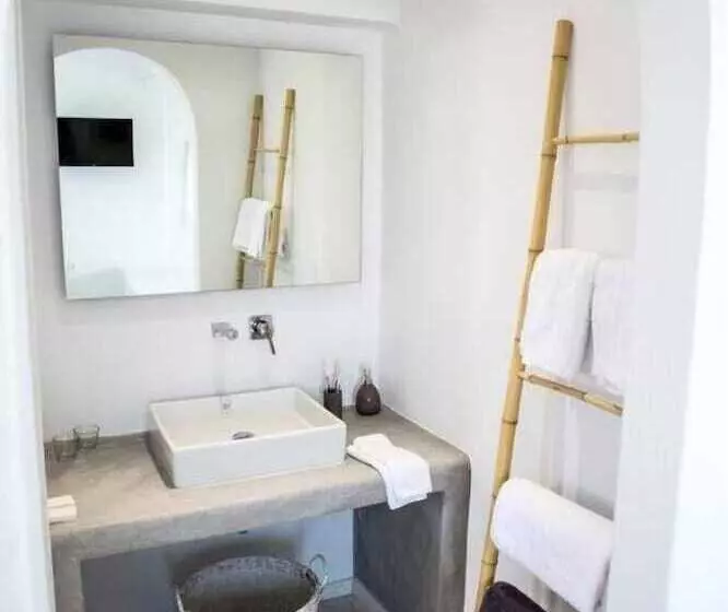 ペンション Bellou Suites