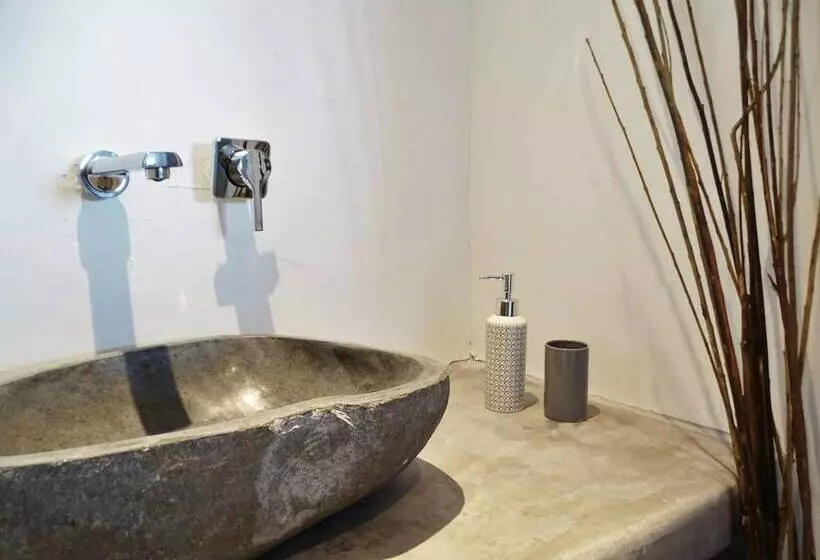 ペンション Bellou Suites