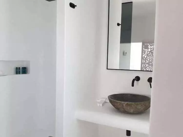 ペンション Bellou Suites