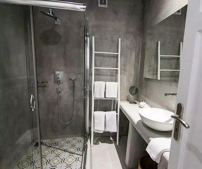 ペンション Bellou Suites