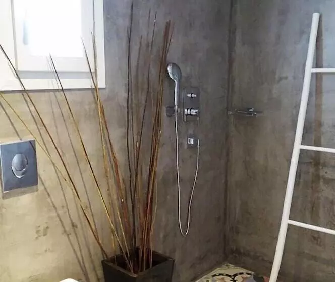 ペンション Bellou Suites