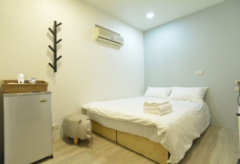 پانسیون Mambo Hostel