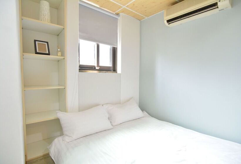 پانسیون Mambo Hostel