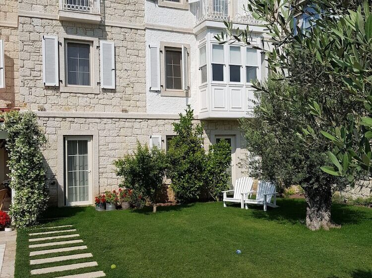 Peremere Alacati Otel