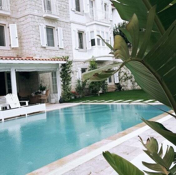 Peremere Alacati Otel