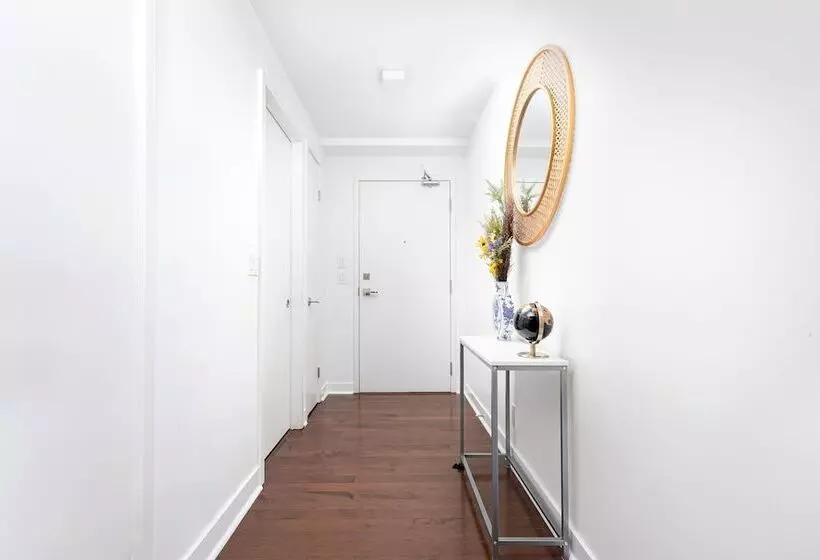 Downtown Toronto Condo Near Scotiabank Arena