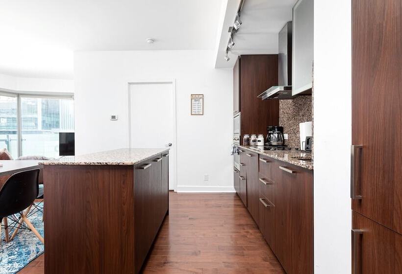 Downtown Toronto Condo Near Scotiabank Arena