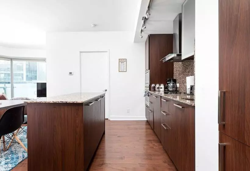 Downtown Toronto Condo Near Scotiabank Arena
