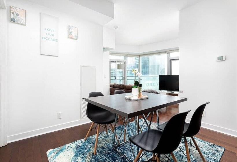 Downtown Toronto Condo Near Scotiabank Arena
