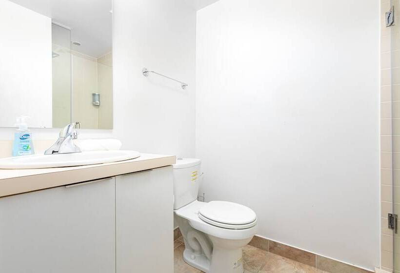 Downtown Toronto Condo Near Scotiabank Arena
