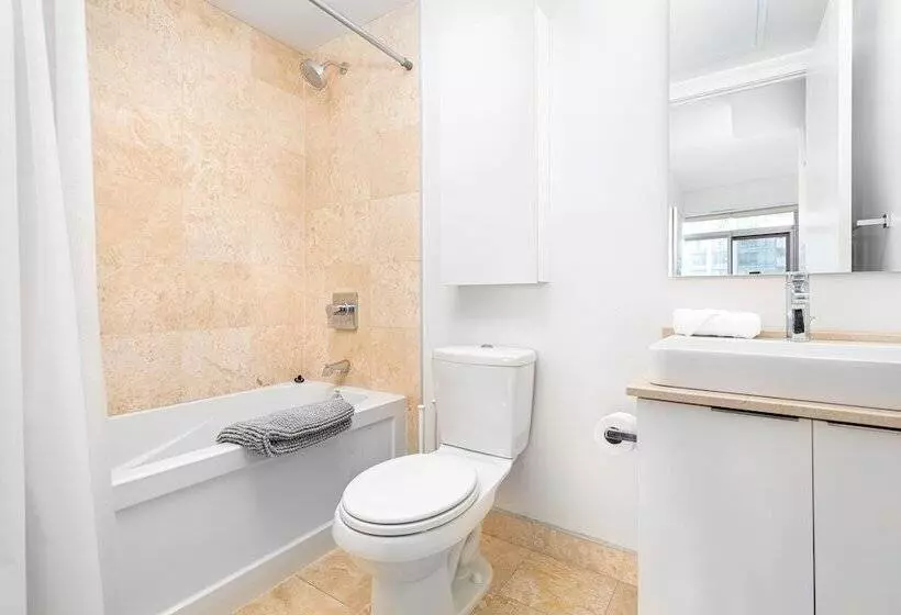 Downtown Toronto Condo Near Scotiabank Arena