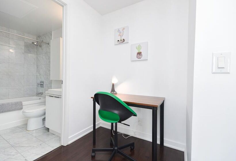 Downtown Toronto Condo Near Scotiabank Arena