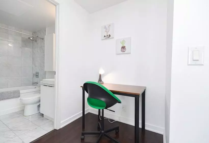 Downtown Toronto Condo Near Scotiabank Arena