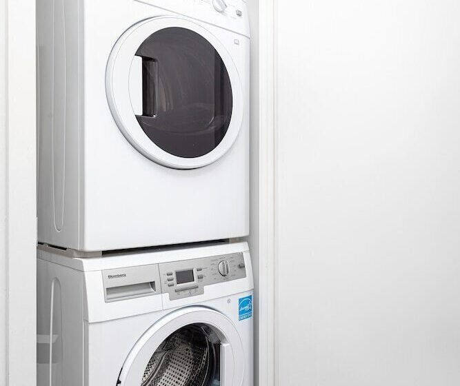 Downtown Toronto Condo Near Scotiabank Arena