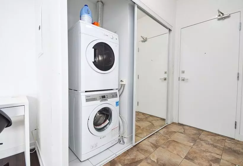 Downtown Toronto Condo Near Scotiabank Arena