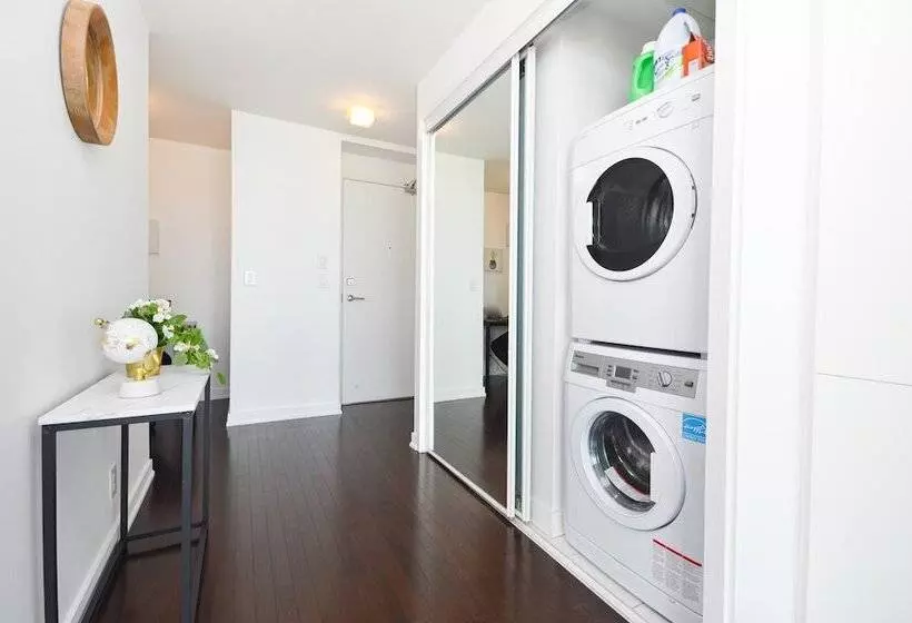 Downtown Toronto Condo Near Scotiabank Arena