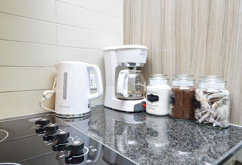 Downtown Toronto Condo Near Scotiabank Arena