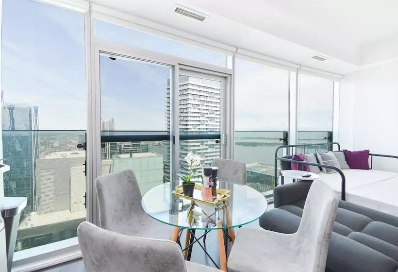 Downtown Toronto Condo Near Scotiabank Arena
