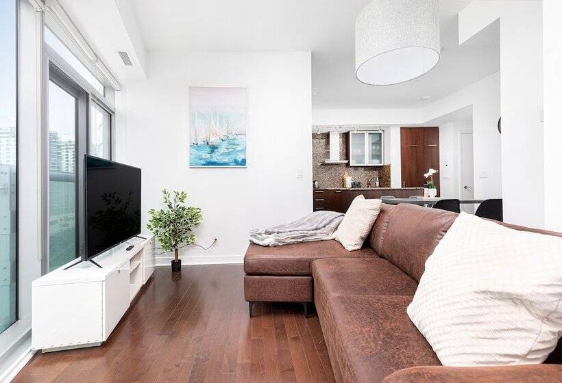 Downtown Toronto Condo Near Scotiabank Arena