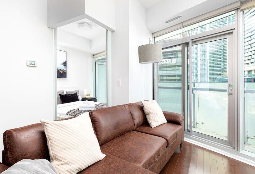 Downtown Toronto Condo Near Scotiabank Arena