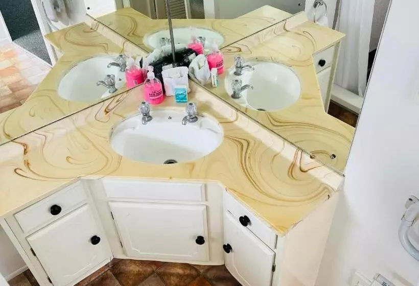 18th Avenue Thermal Motel