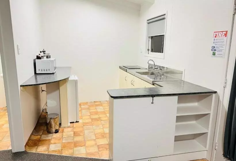 18th Avenue Thermal Motel