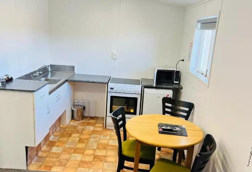 18th Avenue Thermal Motel