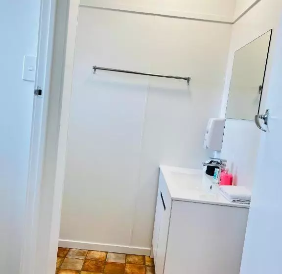 18th Avenue Thermal Motel