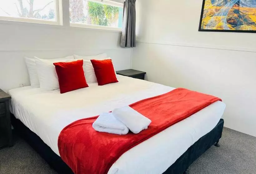 18th Avenue Thermal Motel