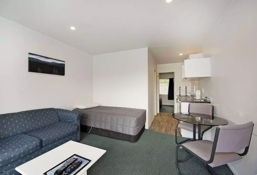 Camellia Court Motel