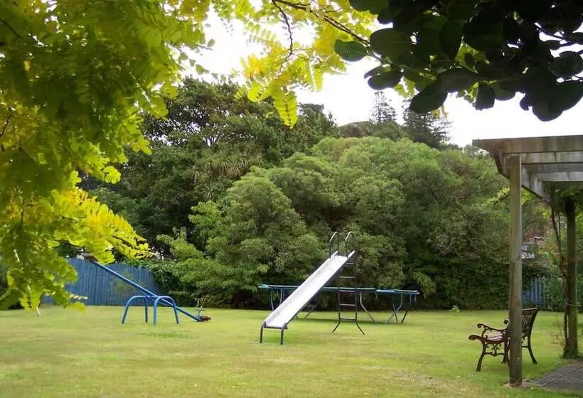 Camellia Court Motel