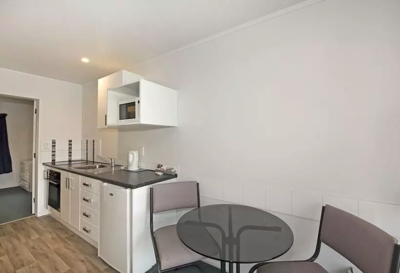 Camellia Court Motel