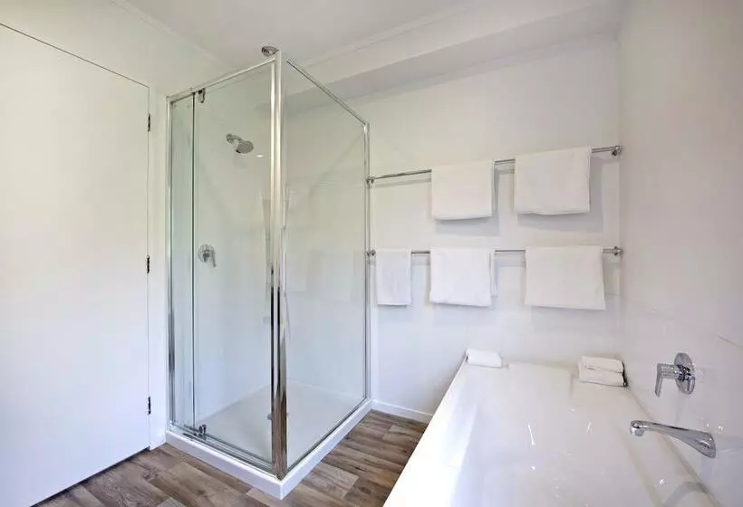 Camellia Court Motel