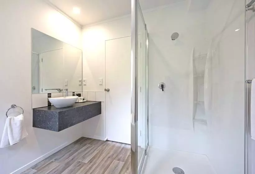 Camellia Court Motel