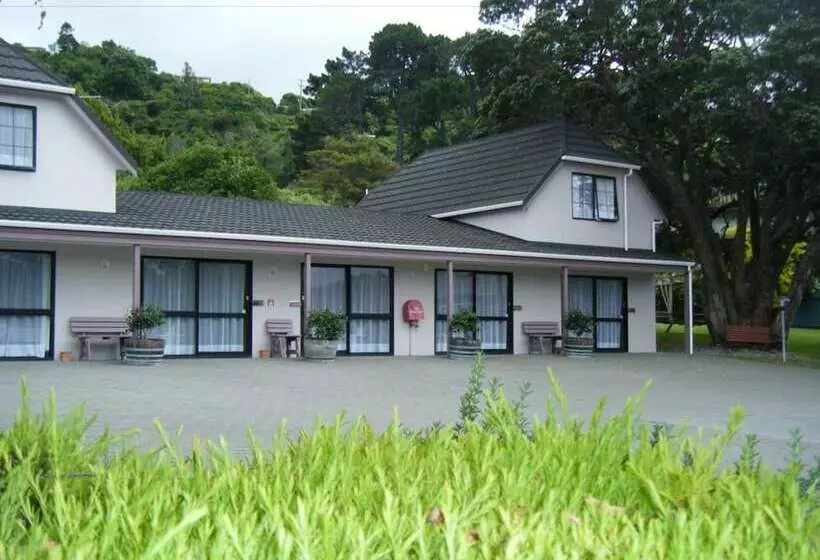 Camellia Court Motel