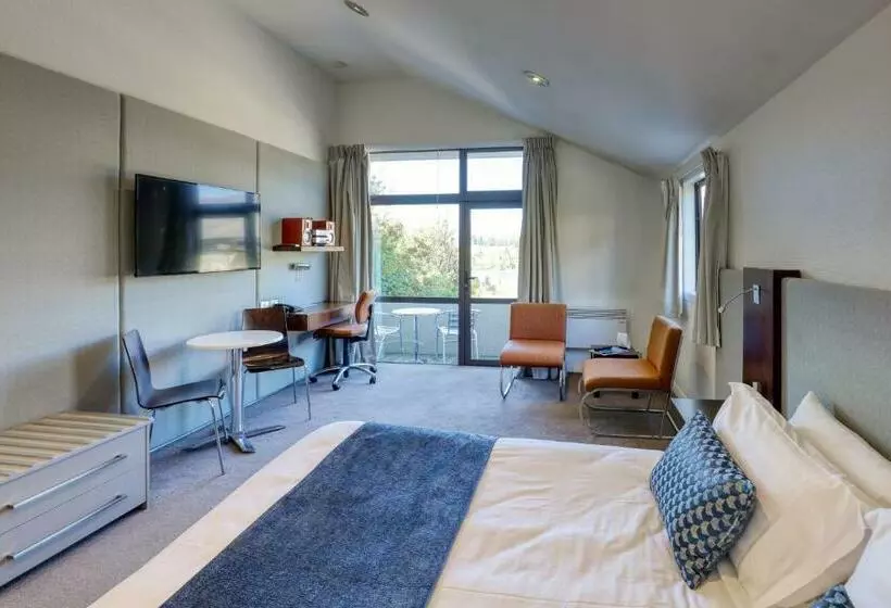 Garden Court Suites & Apartments