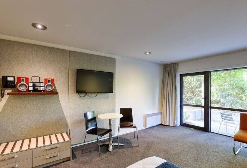 Garden Court Suites & Apartments