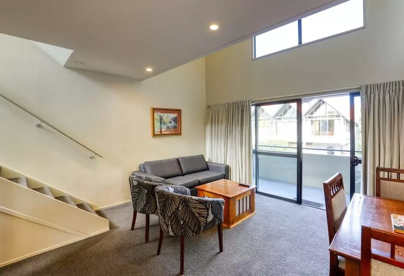 Garden Court Suites & Apartments